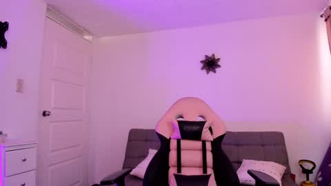 Snapshot of alissia_viera chatting on 02-02-25, 01:52 iraide online show from 02-02-25, 01:52