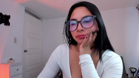 Snapshot of alissia_viera chatting on 02-03-25, 10:21 iraide online show from 02-03-25, 10:21