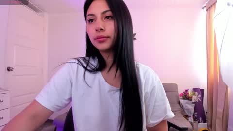 Snapshot of alissia_viera chatting on 03-09-25, 01:37 iraide online show from 03-09-25, 01:37