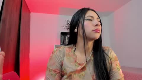 Snapshot of alissia_viera chatting on 10-21-25, 09:04 iraide online show from 10-21-25, 09:04