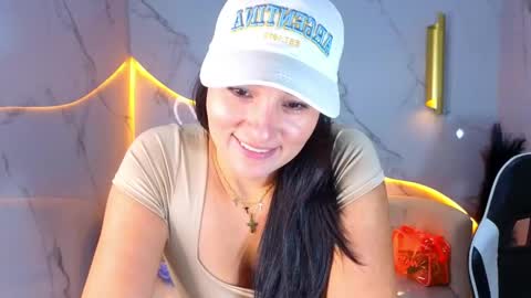 alisson_tx_ online show from 04-20-26, 07:48