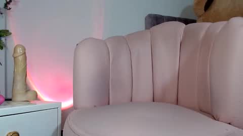 Snapshot of alissonkisses chatting on 12-31-24, 01:04 alisson online show from 12-31-24, 01:04