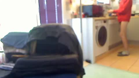 Snapshot of alix300 chatting on 11-29-25, 09:01 Sandwich online show from 11-29-25, 09:01