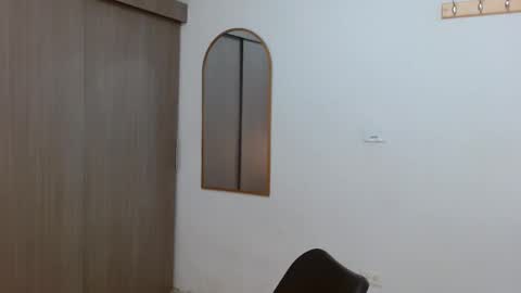 Snapshot of alixmartin1 chatting on 11-12-25, 02:56 alix online show from 11-12-25, 02:56