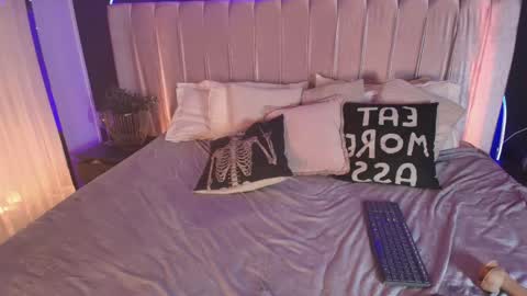Snapshot of alixx_von_d chatting on 04-25-26, 01:41 Ali online show from 04-25-26, 01:41