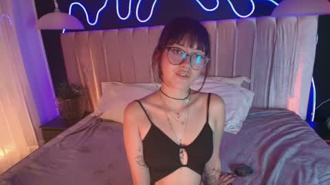 Snapshot of alixx_von_d chatting on 04-29-26, 05:30 Ali online show from 04-29-26, 05:30