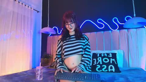 Snapshot of alixx_von_d chatting on 05-11-26, 11:38 Ali online show from 05-11-26, 11:38
