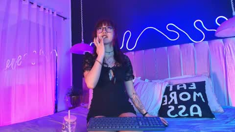 Snapshot of alixx_von_d chatting on 05-13-26, 11:40 Ali online show from 05-13-26, 11:40