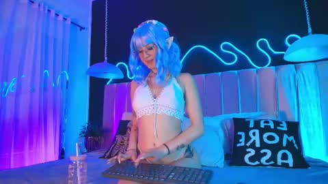 Snapshot of alixx_von_d chatting on 05-18-26, 12:44 Ali online show from 05-18-26, 12:44