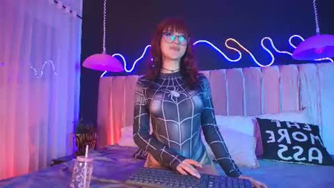 Snapshot of alixx_von_d chatting on 07-06-26, 03:36 Ali online show from 07-06-26, 03:36