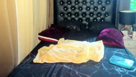Snapshot of aliyahdeluxx chatting on 06-12-26, 04:06 aliyah online show from 06-12-26, 04:06