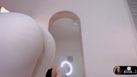 Snapshot of alizza_ chatting on 06-11-26, 11:52 alizza_ online show from 06-11-26, 11:52