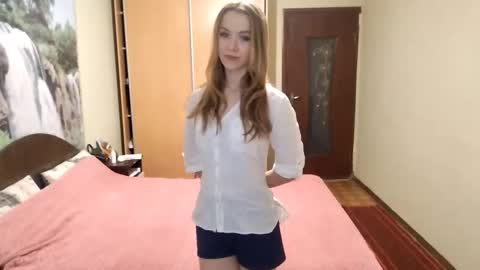 Anna online show from 11-26-25, 01:12