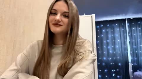 Snapshot of allenefeela chatting on 12-19-25, 10:00 Emily online show from 12-19-25, 10:00