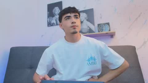 Snapshot of allexserrano chatting on 07-12-26, 12:01 Allex online show from 07-12-26, 12:01