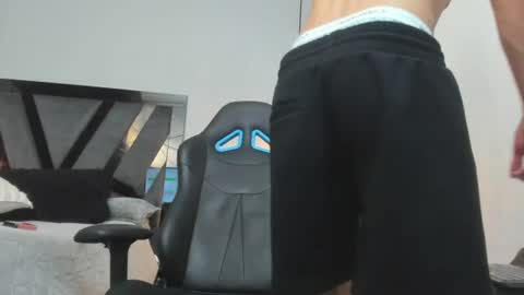 Snapshot of allexserrano chatting on 07-13-26, 04:04 Allex online show from 07-13-26, 04:04