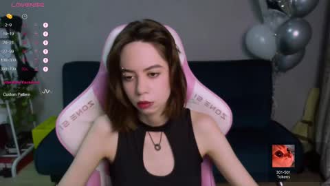 Snapshot of allie_hazie chatting on 02-06-25, 12:00 alice online show from 02-06-25, 12:00