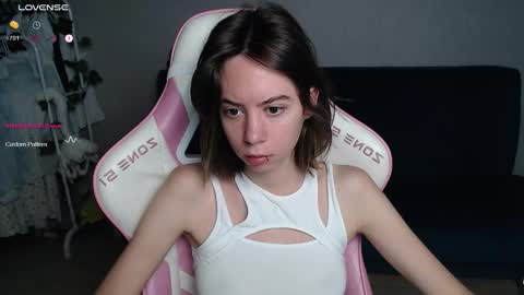 Snapshot of allie_hazie chatting on 09-10-25, 12:21 alice online show from 09-10-25, 12:21