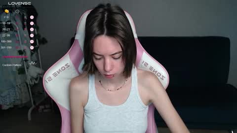 Snapshot of allie_hazie chatting on 09-21-25, 12:23 alice online show from 09-21-25, 12:23