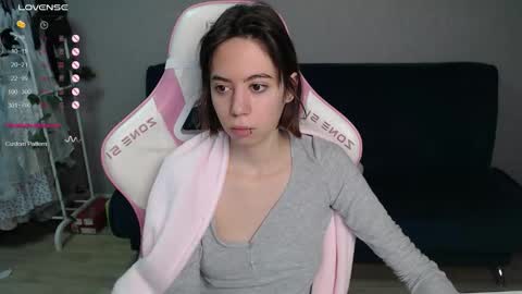 Snapshot of allie_hazie chatting on 10-13-25, 12:43 alice online show from 10-13-25, 12:43