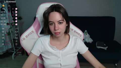 Snapshot of allie_hazie chatting on 10-16-25, 01:06 alice online show from 10-16-25, 01:06