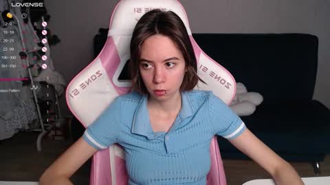 Snapshot of allie_hazie chatting on 10-19-25, 01:06 alice online show from 10-19-25, 01:06