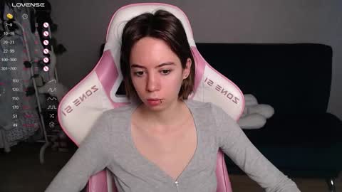 Snapshot of allie_hazie chatting on 10-24-25, 01:35 alice online show from 10-24-25, 01:35