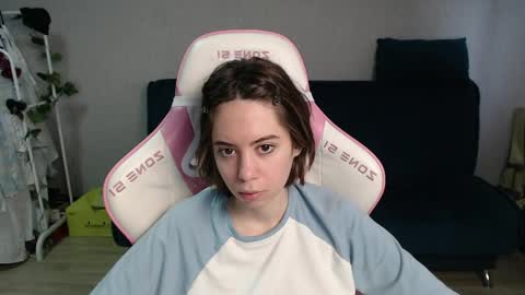 Snapshot of allie_hazie chatting on 04-22-26, 12:35 alice online show from 04-22-26, 12:35