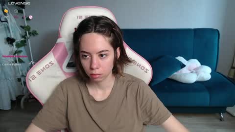 Snapshot of allie_hazie chatting on 05-10-26, 12:27 alice online show from 05-10-26, 12:27