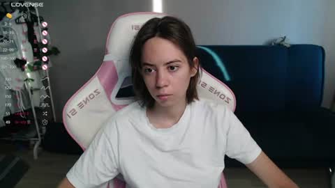 Snapshot of allie_hazie chatting on 06-12-26, 11:25 alice online show from 06-12-26, 11:25