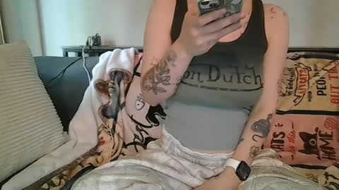 Snapshot of alliebearx chatting on 06-17-26, 09:49 alliebearx online show from 06-17-26, 09:49