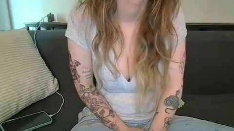 Snapshot of alliebearx chatting on 06-25-26, 05:50 alliebearx online show from 06-25-26, 05:50