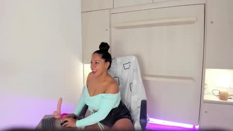 Snapshot of alliebennet chatting on 02-26-26, 07:35 ALISON online show from 02-26-26, 07:35