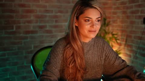 Snapshot of alliesynns chatting on 12-30-24, 05:58 Allie online show from 12-30-24, 05:58