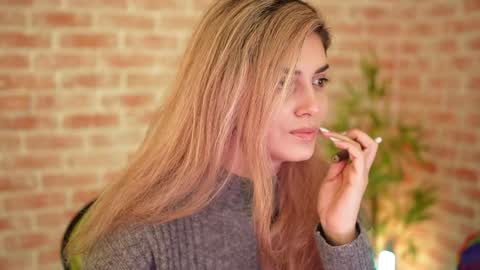 Snapshot of alliesynns chatting on 12-30-24, 01:14 Allie online show from 12-30-24, 01:14