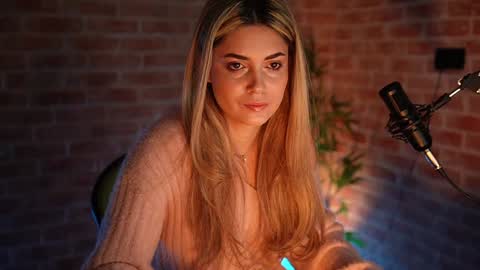 Snapshot of alliesynns chatting on 01-09-25, 05:34 Allie online show from 01-09-25, 05:34