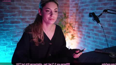 Snapshot of alliesynns chatting on 01-13-25, 05:01 Allie online show from 01-13-25, 05:01