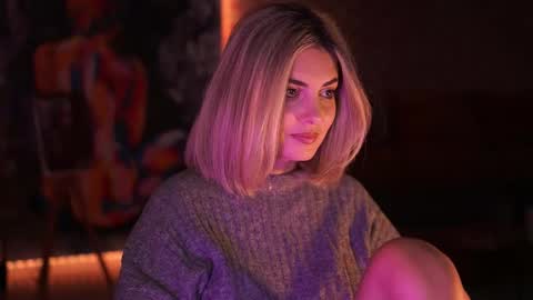 Snapshot of alliesynns chatting on 11-19-25, 05:51 Allie online show from 11-19-25, 05:51