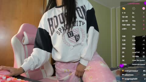 Snapshot of allison_love chatting on 01-31-25, 10:20 allison online show from 01-31-25, 10:20