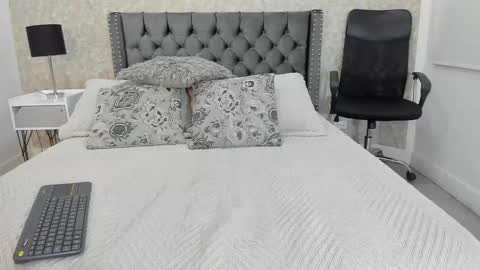 Allison whitee online show from 03-27-26, 04:07