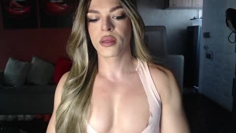 Snapshot of allisonfit chatting on 05-01-26, 12:32 Allison Victoria online show from 05-01-26, 12:32