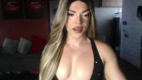 Snapshot of allisonfit chatting on 05-10-26, 01:16 Allison Victoria online show from 05-10-26, 01:16