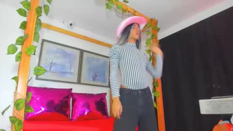 Snapshot of allisonhott_ chatting on 11-28-25, 04:15 Alisson online show from 11-28-25, 04:15