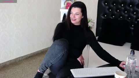 Snapshot of allisonn223 chatting on 12-28-24, 08:36 Deea online show from 12-28-24, 08:36