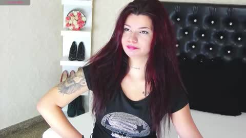 Snapshot of allisonn223 chatting on 10-12-25, 12:37 Deea online show from 10-12-25, 12:37