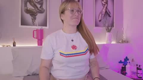 Snapshot of allisonroberts_ chatting on 06-23-26, 07:01 Alli online show from 06-23-26, 07:01