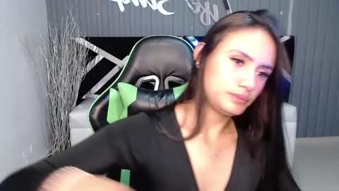 Snapshot of allisson_a chatting on 01-04-25, 12:37 Allisson online show from 01-04-25, 12:37