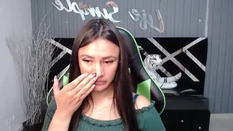 Snapshot of allisson_a chatting on 01-16-25, 03:45 Allisson online show from 01-16-25, 03:45