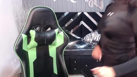 Snapshot of allisson_a chatting on 01-31-25, 03:41 Allisson online show from 01-31-25, 03:41