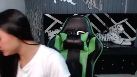 Snapshot of allisson_a chatting on 02-19-25, 03:28 Allisson online show from 02-19-25, 03:28